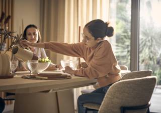 Une table rétractable en céramique parfaite pour s’intégrer avec design dans les petits espaces