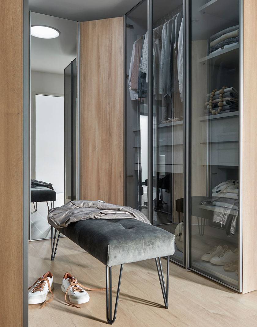 Dressing d'angle Imagine – Un dressing avec une armoire d'angle ...