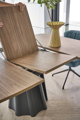 Ouverte ou fermée, la table retractable ne perd pas son charme
