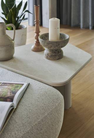 Notre table basse Onde avec des courbes élégantes